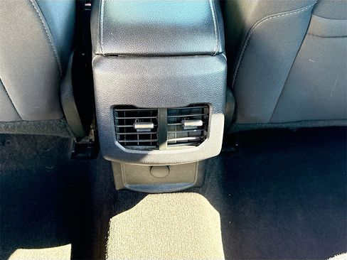 Used 2020 Ford Fusion SE image 27