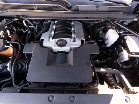 Used 2020 Cadillac Escalade Platinum image 10