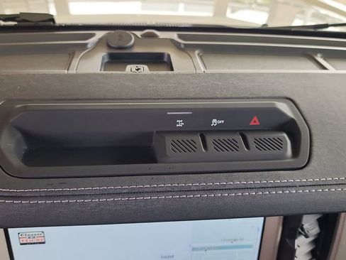 Used 2025 Ford Bronco Outer Banks AWD/4WD image 19