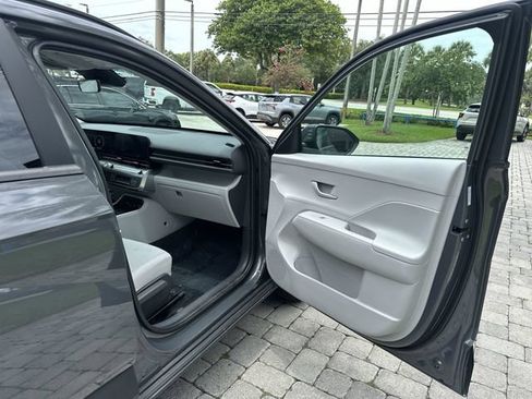 Used 2025 Hyundai Kona SEL FWD image 23