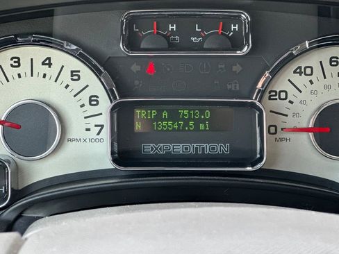 Used 2013 Ford Expedition Limited RWD image 28