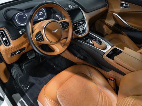 Used 2022 Aston Martin DBX AWD/4WD image 2