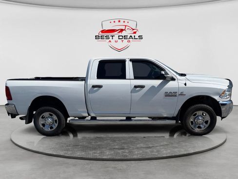 Used 2016 RAM 2500 Tradesman w/ Chrome Appearance Group AWD/4WD image 8