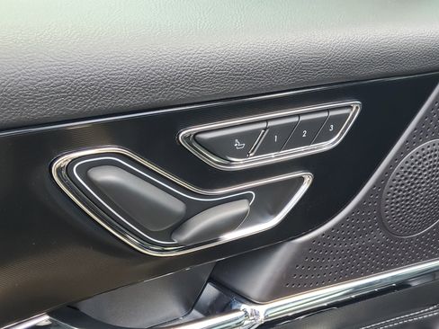 New 2025 Lincoln Corsair Reserve image 9