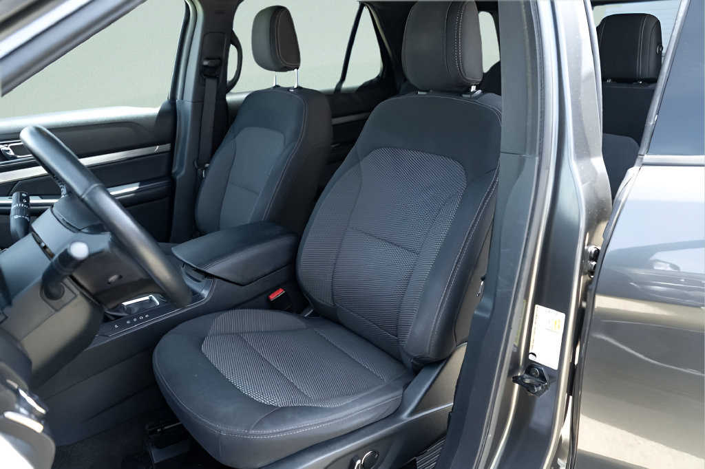 Used 2018 Ford Explorer XLT w/ Equipment Group 201A FWD image 15