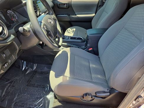 Used 2022 Toyota Tacoma SR w/ SR Convenience Package RWD image 11