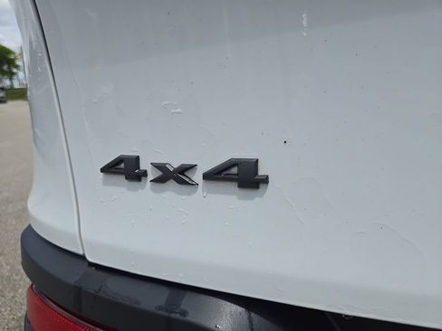 Used 2018 Jeep Cherokee Trailhawk w/ Cold Weather Group AWD/4WD image 5
