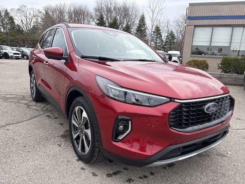 Certified 2023 Ford Escape Platinum w/ Premium Technology Package image 3