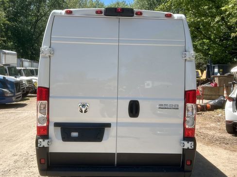 Used 2024 RAM ProMaster 2500 w/ Convenience Group FWD image 7