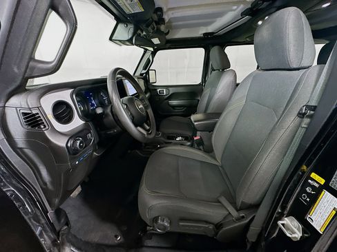 Used 2024 Jeep Wrangler Unlimited AWD/4WD image 13