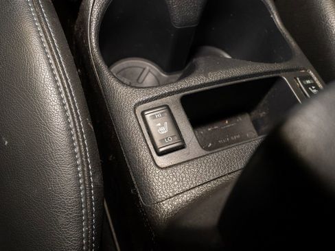 Used 2017 Nissan Rogue SV w/ SV Premium Package image 16