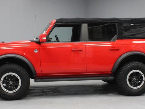 Certified 2022 Ford Bronco Outer Banks w/ Sasquatch Package AWD/4WD image 8