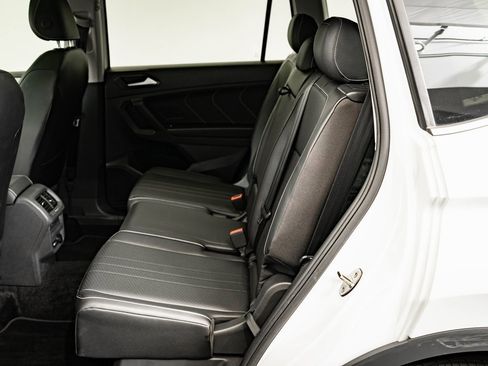 Used 2023 Volkswagen Tiguan SE w/ Panoramic Sunroof Package image 37