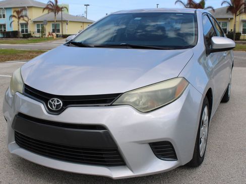 Used 2015 Toyota Corolla LE image 2
