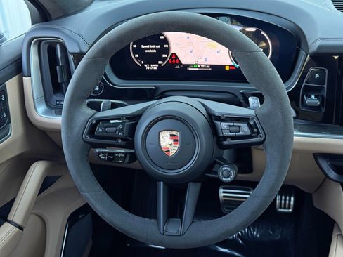 Used 2024 Porsche Cayenne Turbo image 22