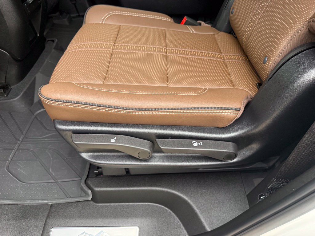Used 2025 Chevrolet Tahoe High Country w/ Sun And Tow Package AWD/4WD image 18