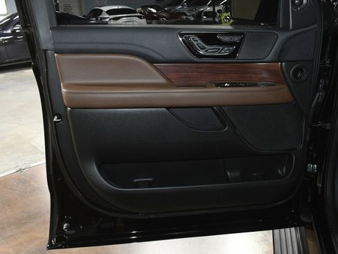 Used 2023 Lincoln Navigator Reserve image 41