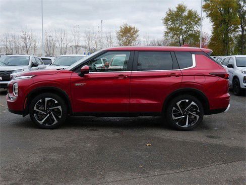 Used 2025 Mitsubishi Outlander SE image 4
