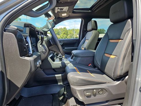 Used 2024 GMC Sierra 1500 AT4 w/ Technology Package AWD/4WD image 14