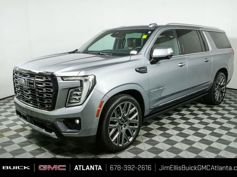 Used 2025 GMC Yukon XL Denali Ultimate w/ LPO, Floor Liner Package AWD/4WD image 28