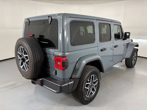 Used 2024 Jeep Wrangler Unlimited Sahara AWD/4WD image 8