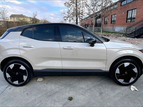 New 2026 Volvo EX30 Plus w/ Climate Package RWD image 22