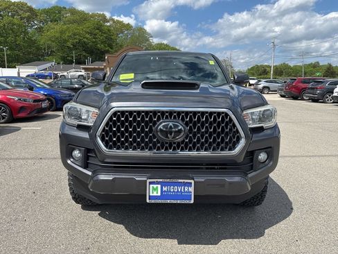 Used 2018 Toyota Tacoma TRD Sport AWD/4WD image 2