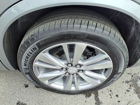 Used 2024 Cadillac XT6 Premium Luxury w/ LPO, Floor Liner Package FWD image 25