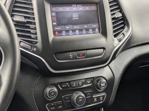 Used 2020 Jeep Cherokee Latitude Plus image 13