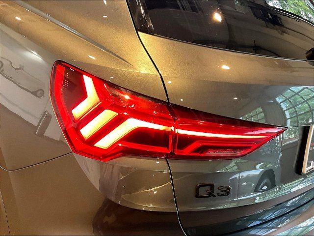 Certified 2025 Audi Q3 2.0T Premium Plus w/ Premium Plus Package AWD/4WD image 31