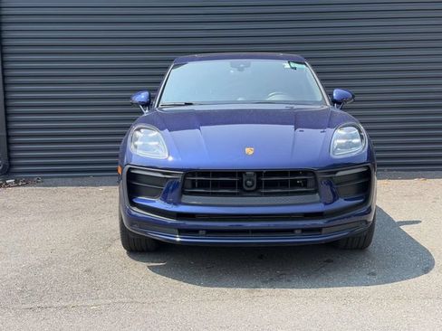 Certified 2024 Porsche Macan AWD/4WD image 2