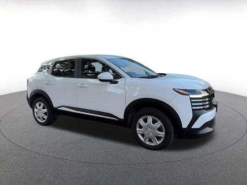 Used 2025 Nissan Kicks SV FWD image 2