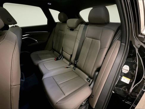 Used 2025 Audi Q5 Premium image 22