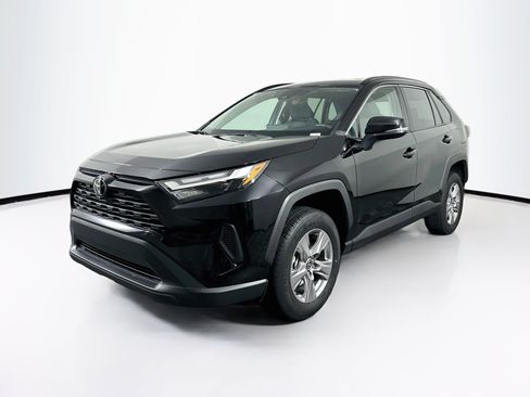 Used 2025 Toyota RAV4 XLE FWD image 3