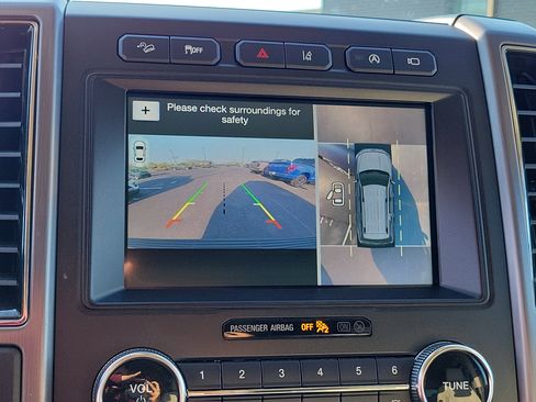 Used 2018 Ford Expedition Platinum image 34