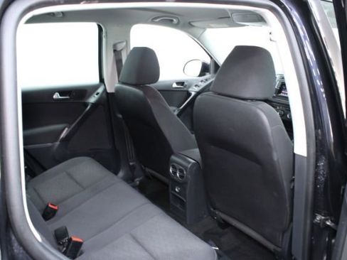 Used 2017 Volkswagen Tiguan Limited w/ Alloy Wheels Package image 20