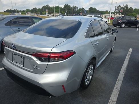 Used 2025 Toyota Corolla XLE FWD image 6