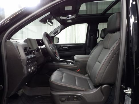 Used 2026 Chevrolet Suburban RST w/ Comfort Package AWD/4WD image 15