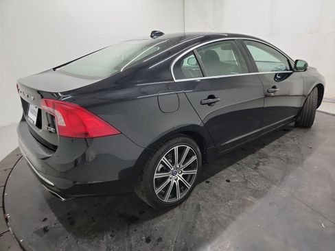 Used 2018 Volvo S60 T5 Inscription Platinum image 9