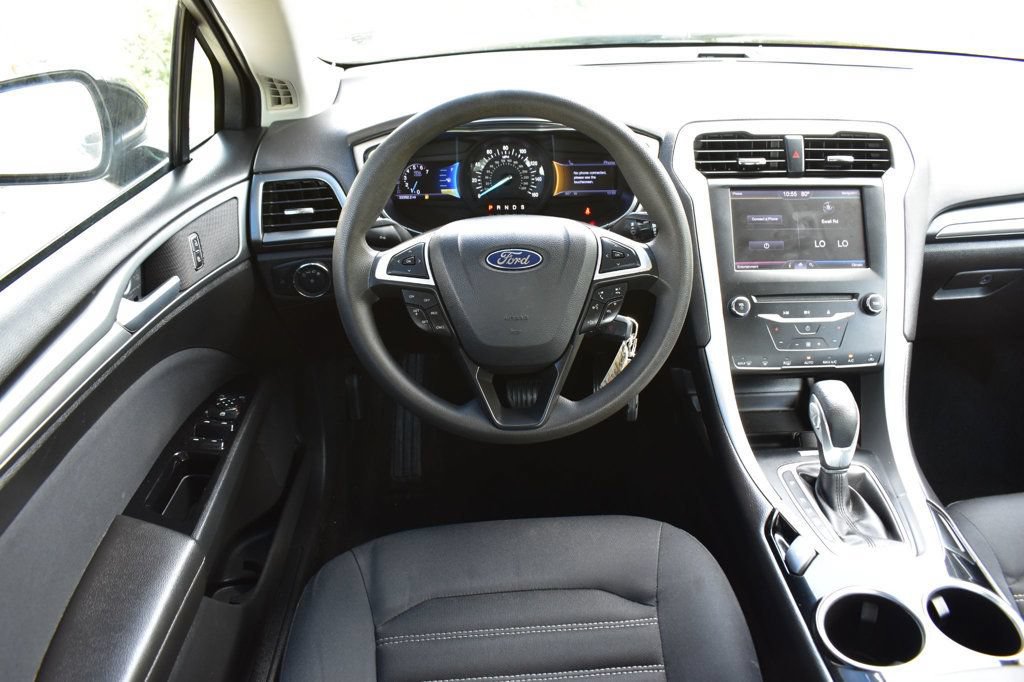 Used 2013 Ford Fusion SE FWD image 24