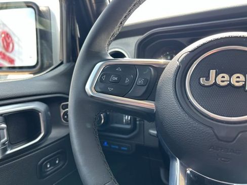 Used 2025 Jeep Wrangler Unlimited Sahara image 42