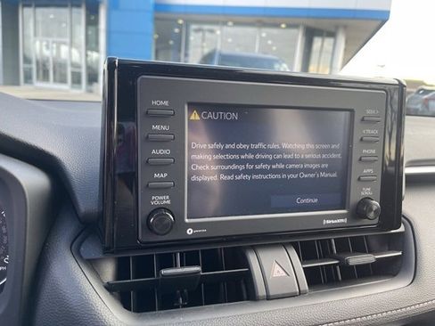 Used 2022 Toyota RAV4 LE image 10