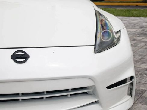 Used 2016 Nissan 370Z Coupe RWD image 13
