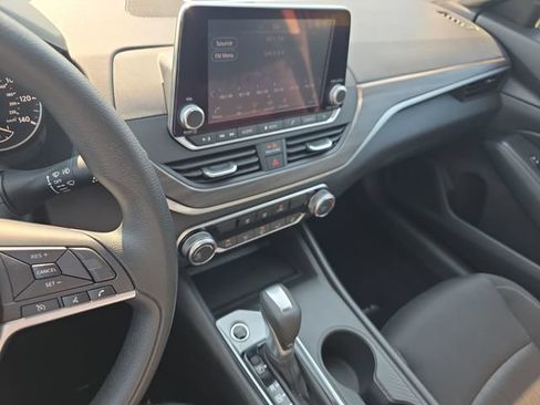 Used 2025 Nissan Altima 2.5 SV FWD image 20