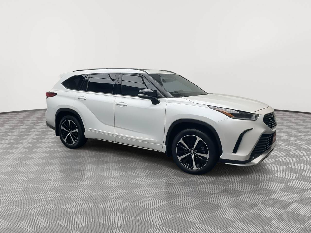 Used 2022 Toyota Highlander XSE AWD/4WD image 42