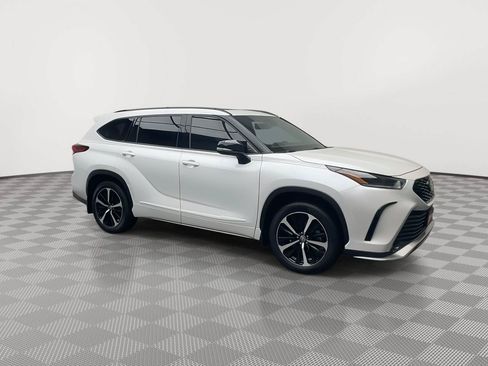 Used 2022 Toyota Highlander XSE AWD/4WD image 42