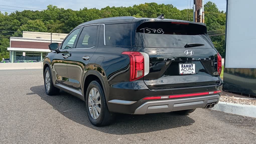 Used 2023 Hyundai Palisade SEL AWD/4WD image 3