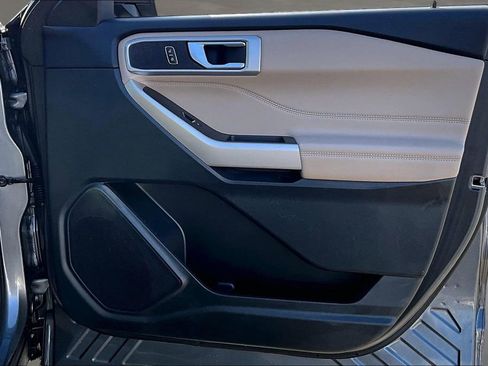 Used 2023 Ford Explorer XLT image 24