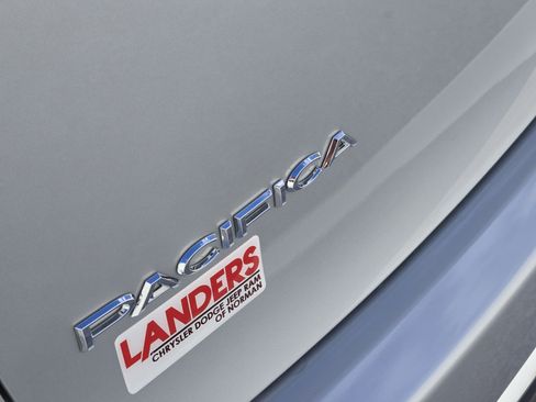 New 2026 Chrysler Pacifica Select image 8