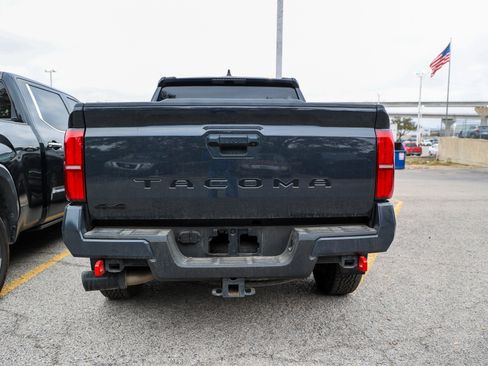 Used 2024 Toyota Tacoma TRD Off-Road image 9